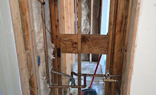 Frozen Pipe Water Removal in Struthers, OH